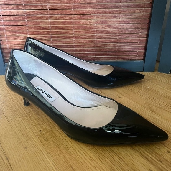 MIU Miu Patent Leather Classic Heels 37 - Picture 1 of 10